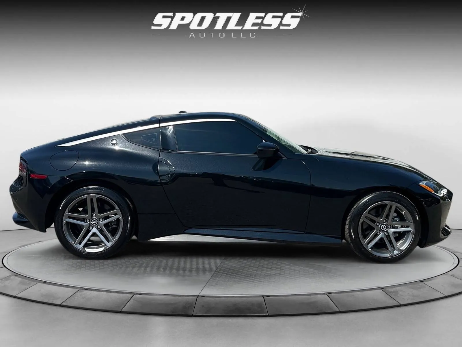 Nissan Z photo 8