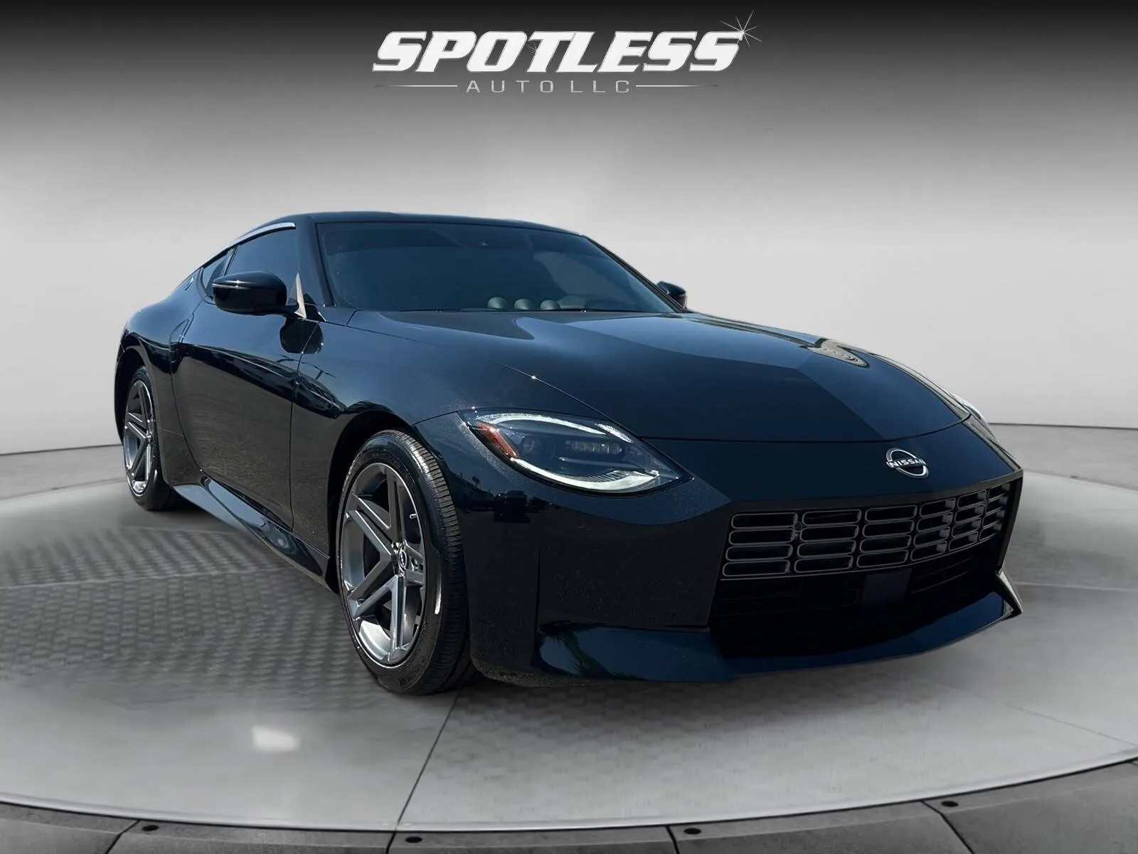 Nissan Z photo 11