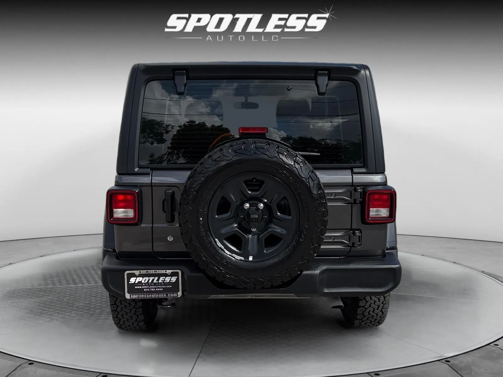 Jeep Wrangler photo 6