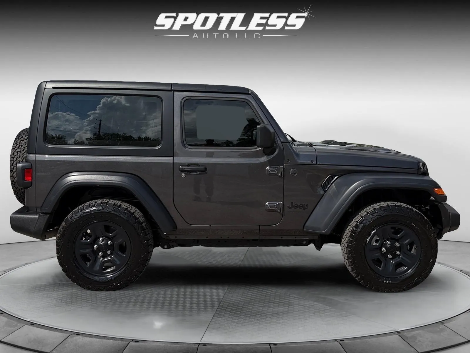 Jeep Wrangler photo 8