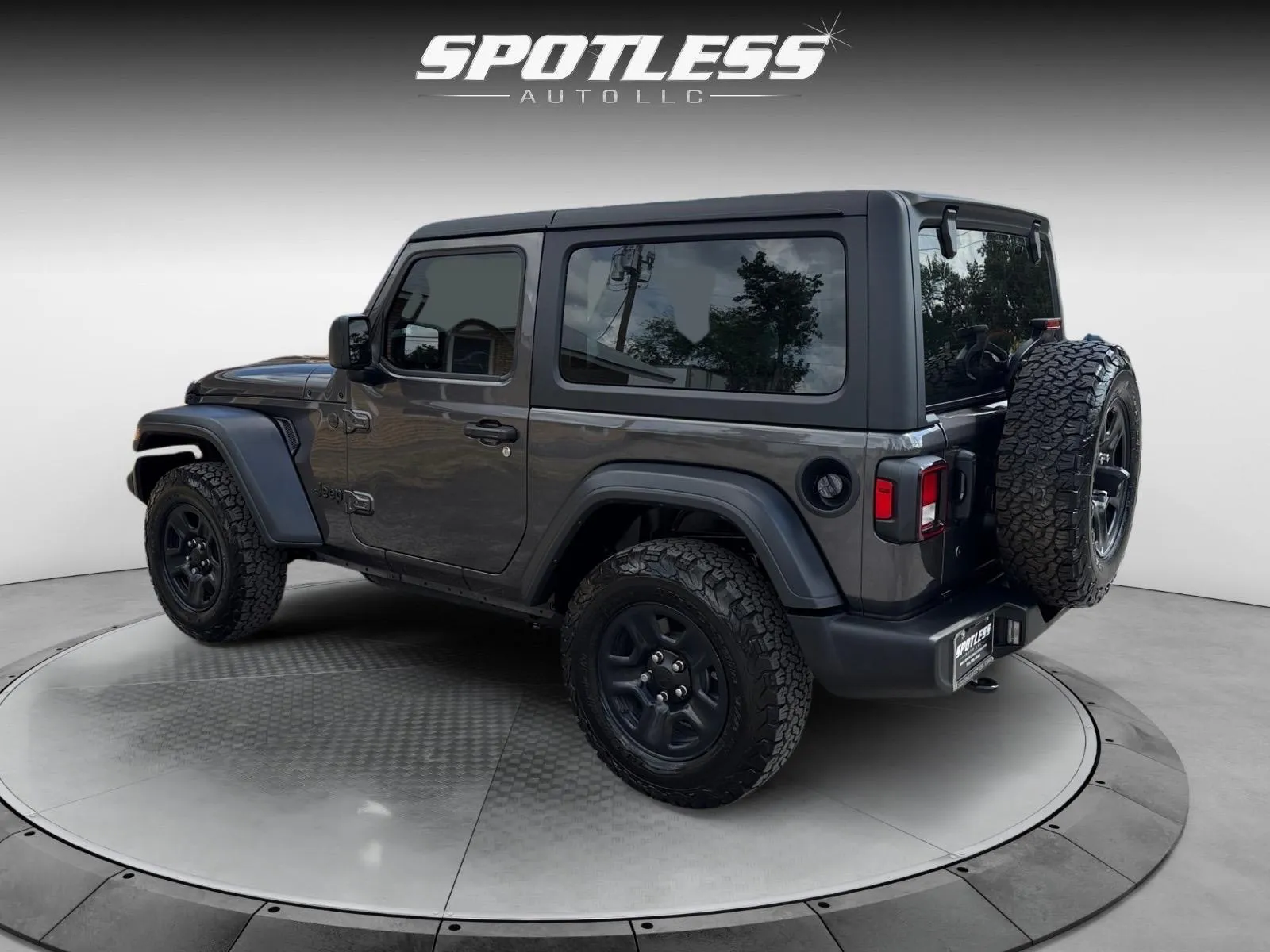 Jeep Wrangler photo 5