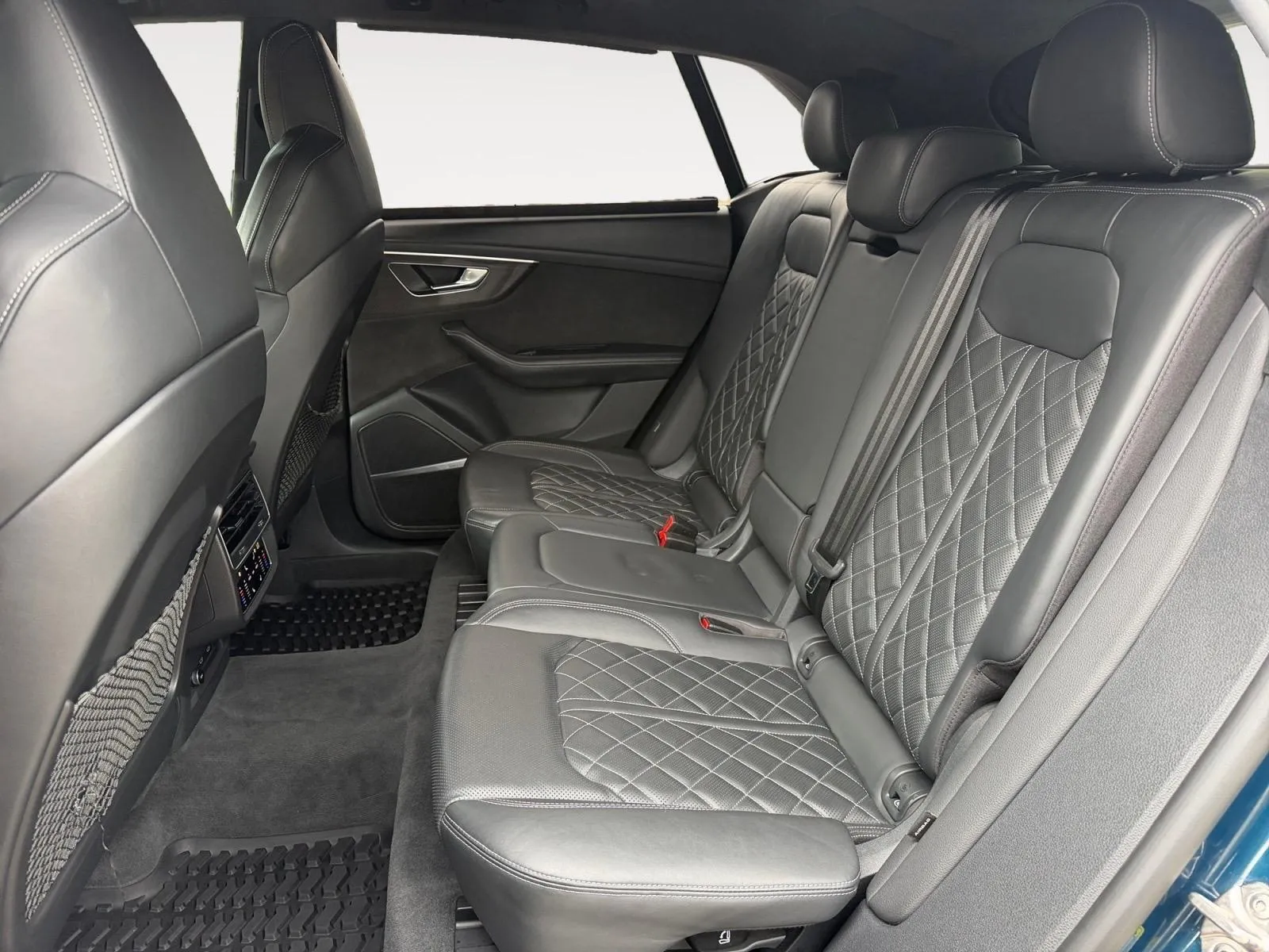 Audi SQ8 photo 23