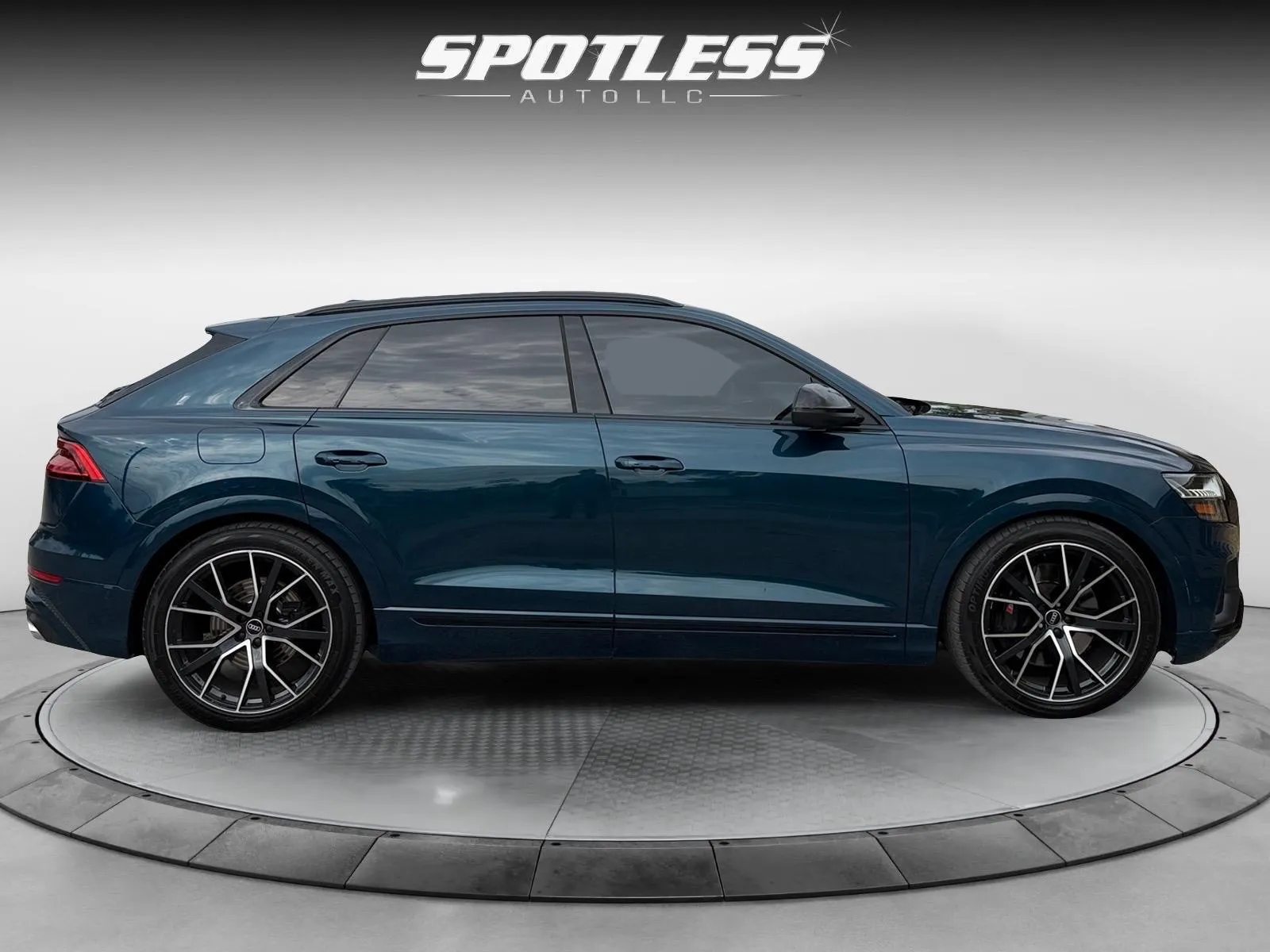 Audi SQ8 photo 8