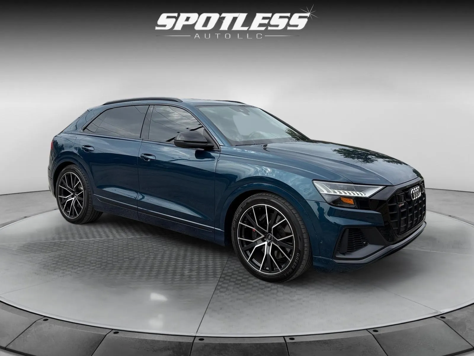 Audi SQ8 photo 11