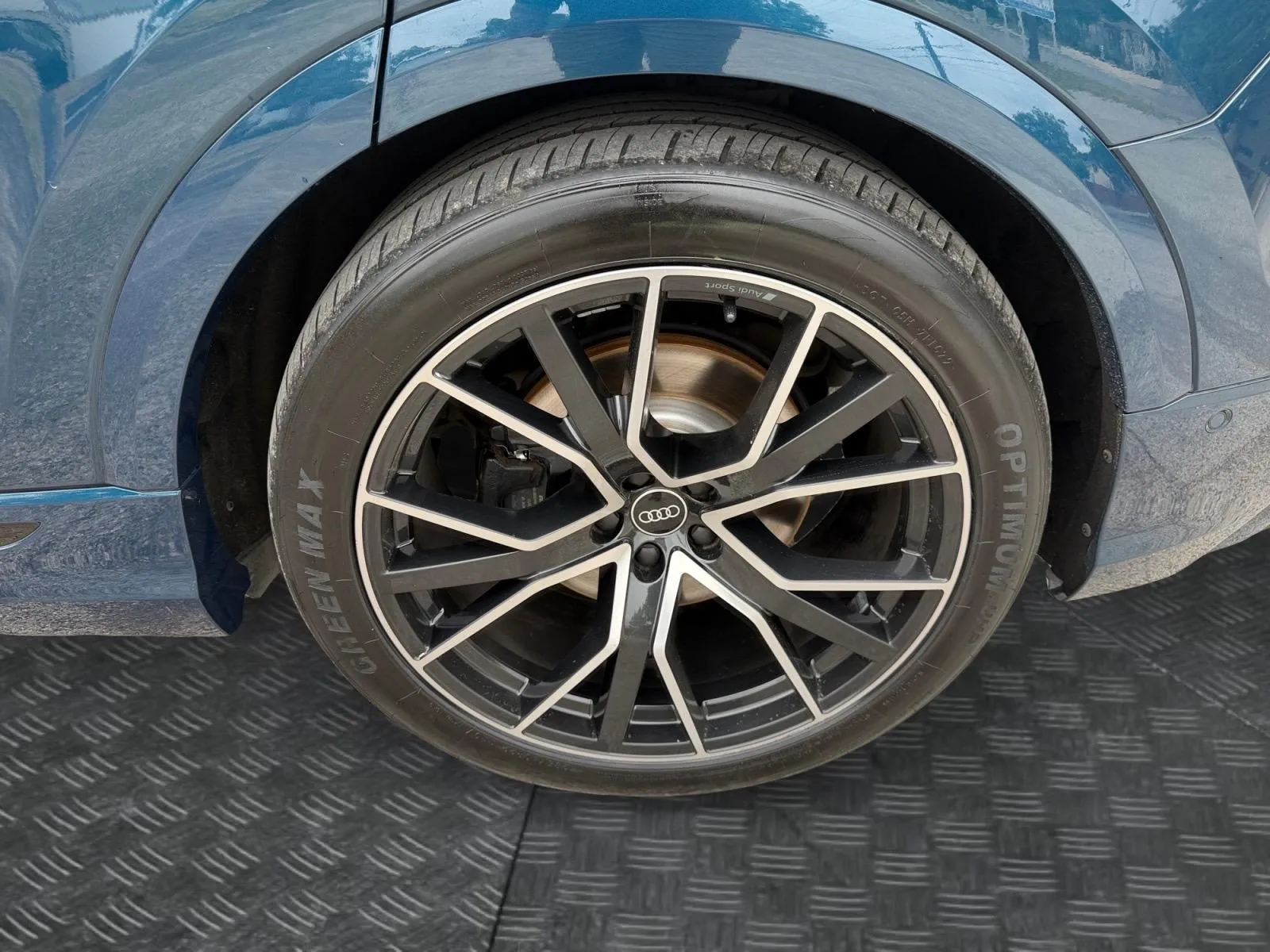Audi SQ8 photo 14