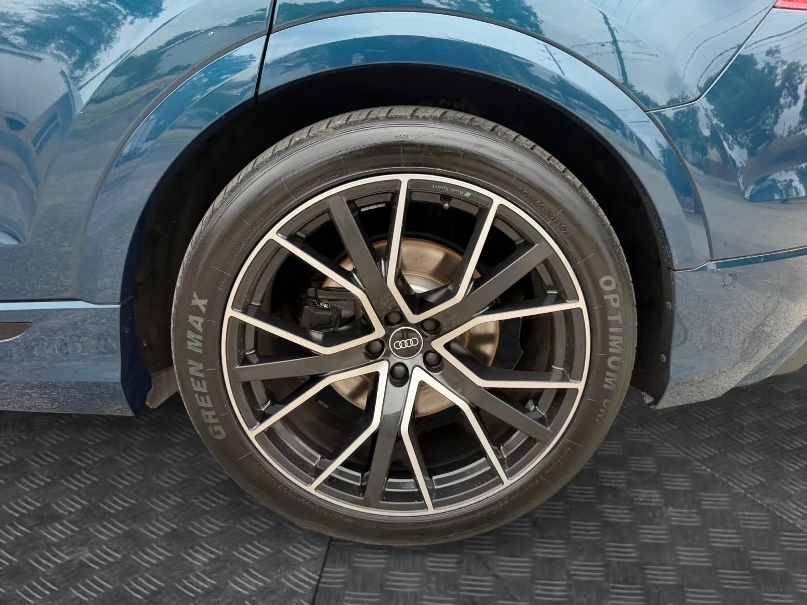 Audi SQ8 photo 15