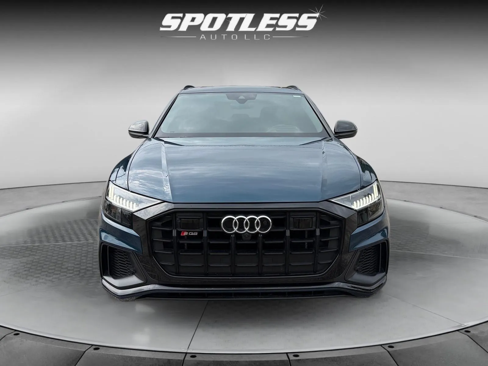 Audi SQ8 photo 10