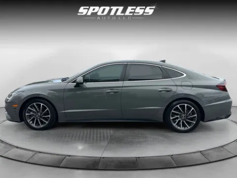 More photos of 2022 Hyundai SONATA Limited at Spotless Auto I-10, TX
