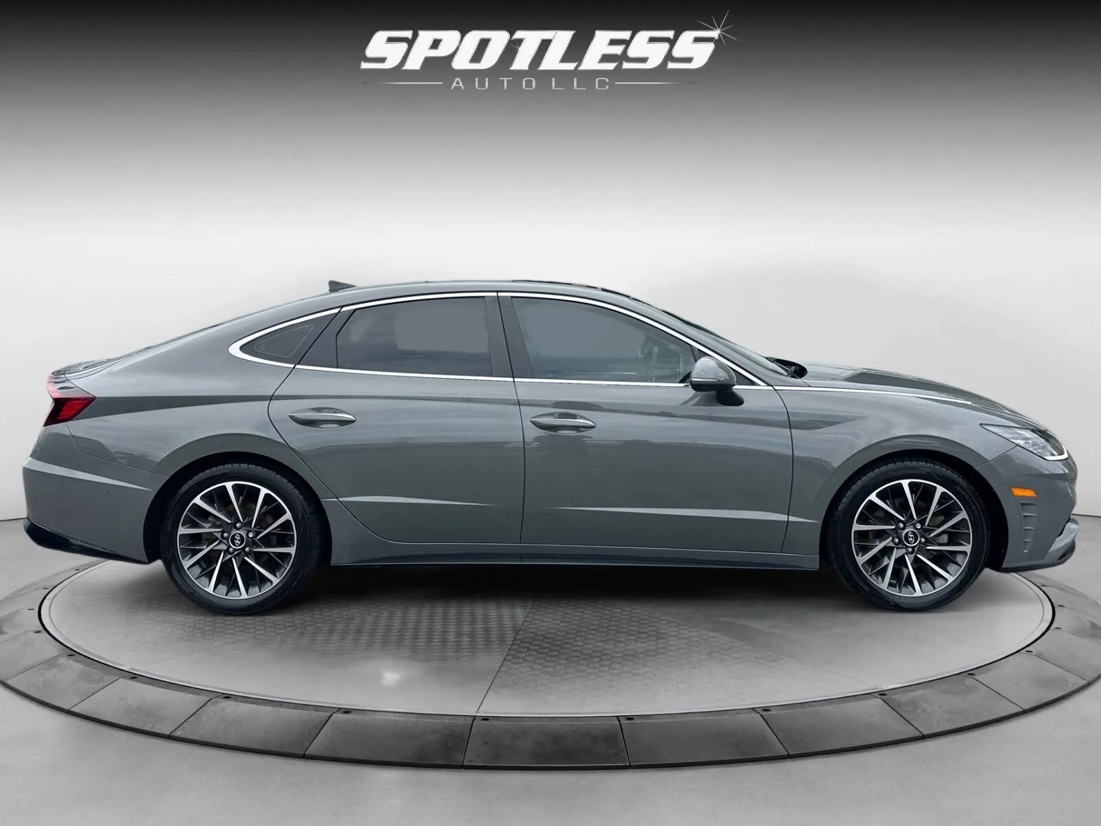 Hyundai Sonata photo 8