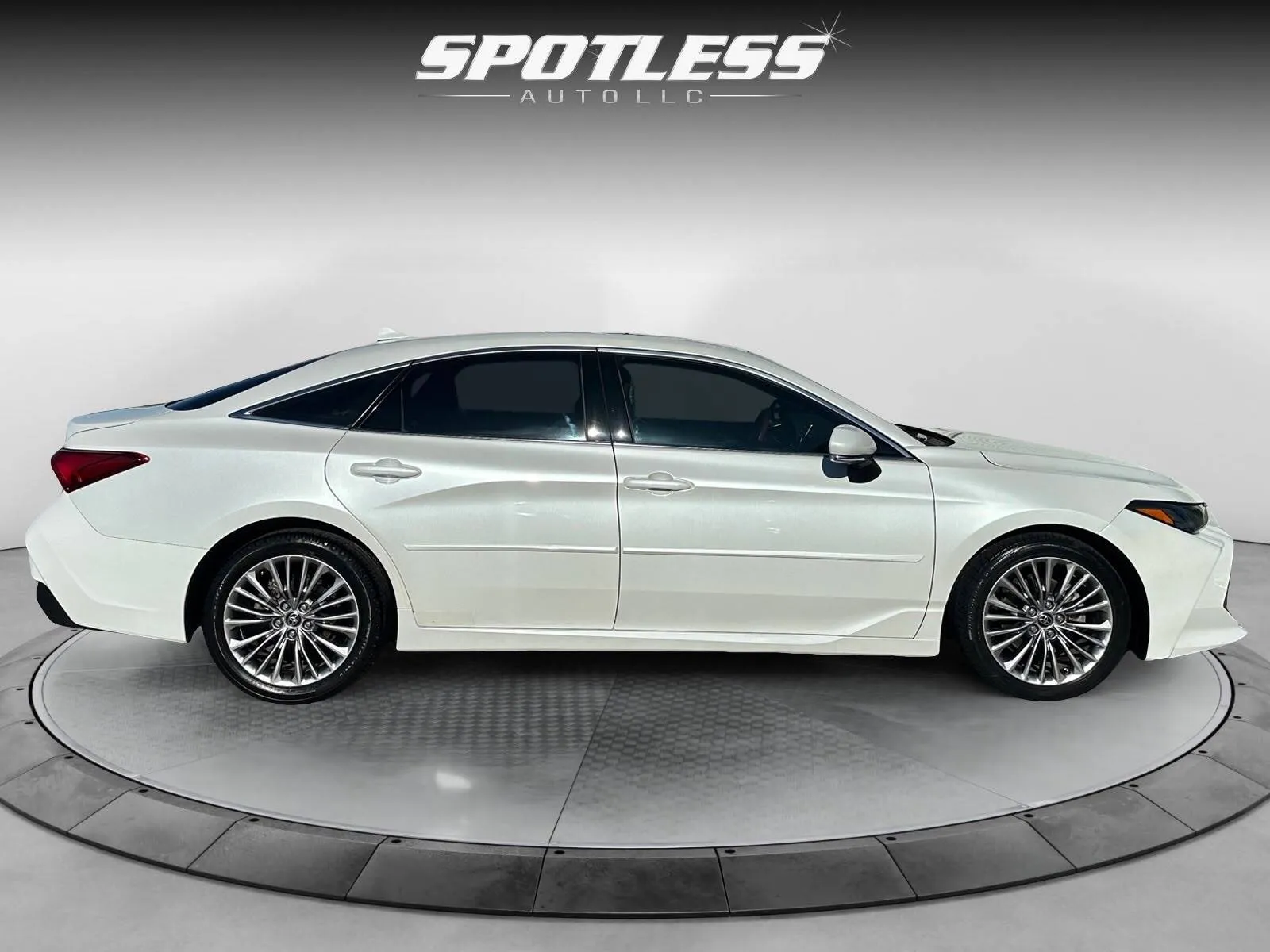 Toyota Avalon photo 8