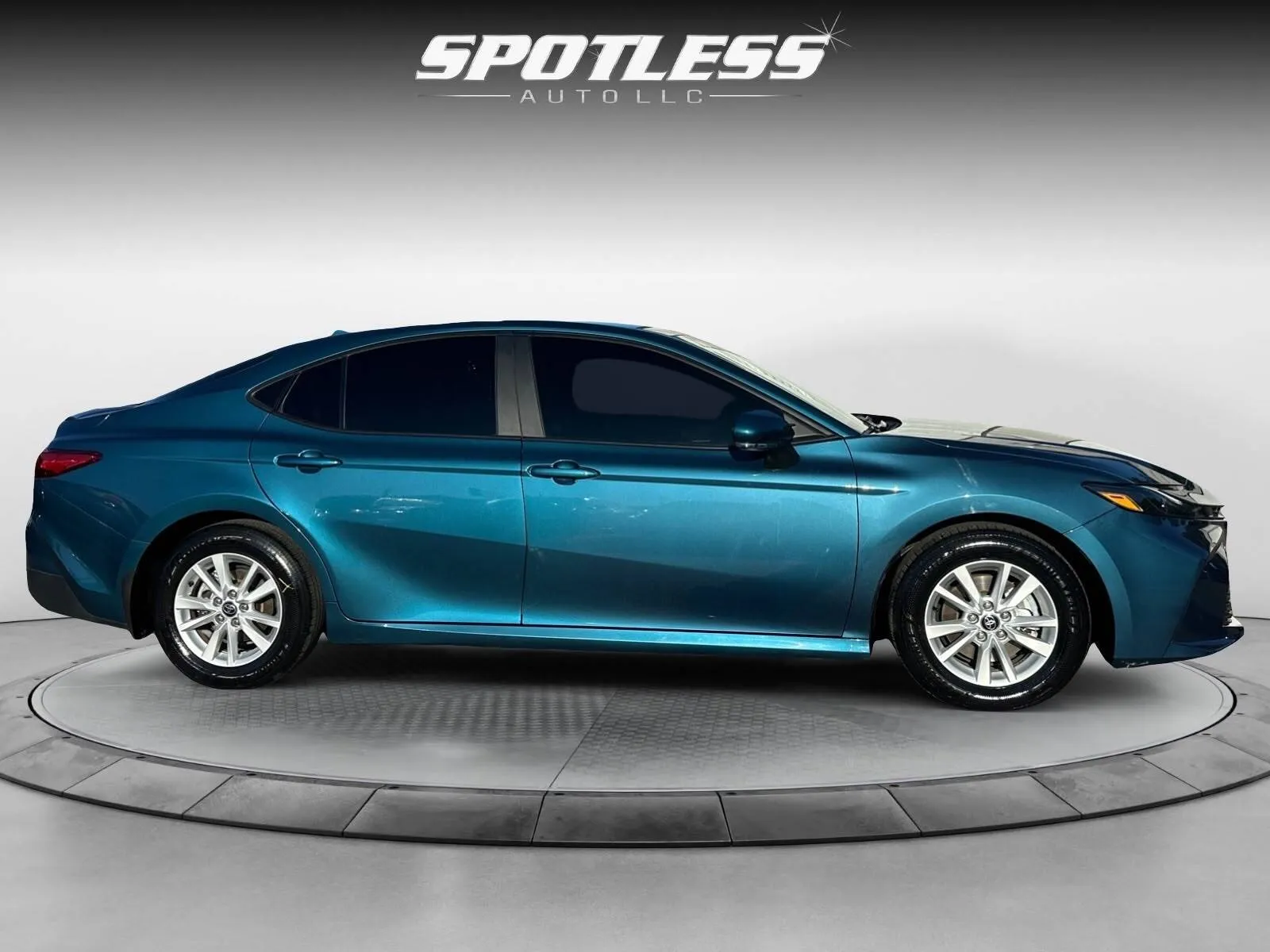 Toyota Camry photo 8