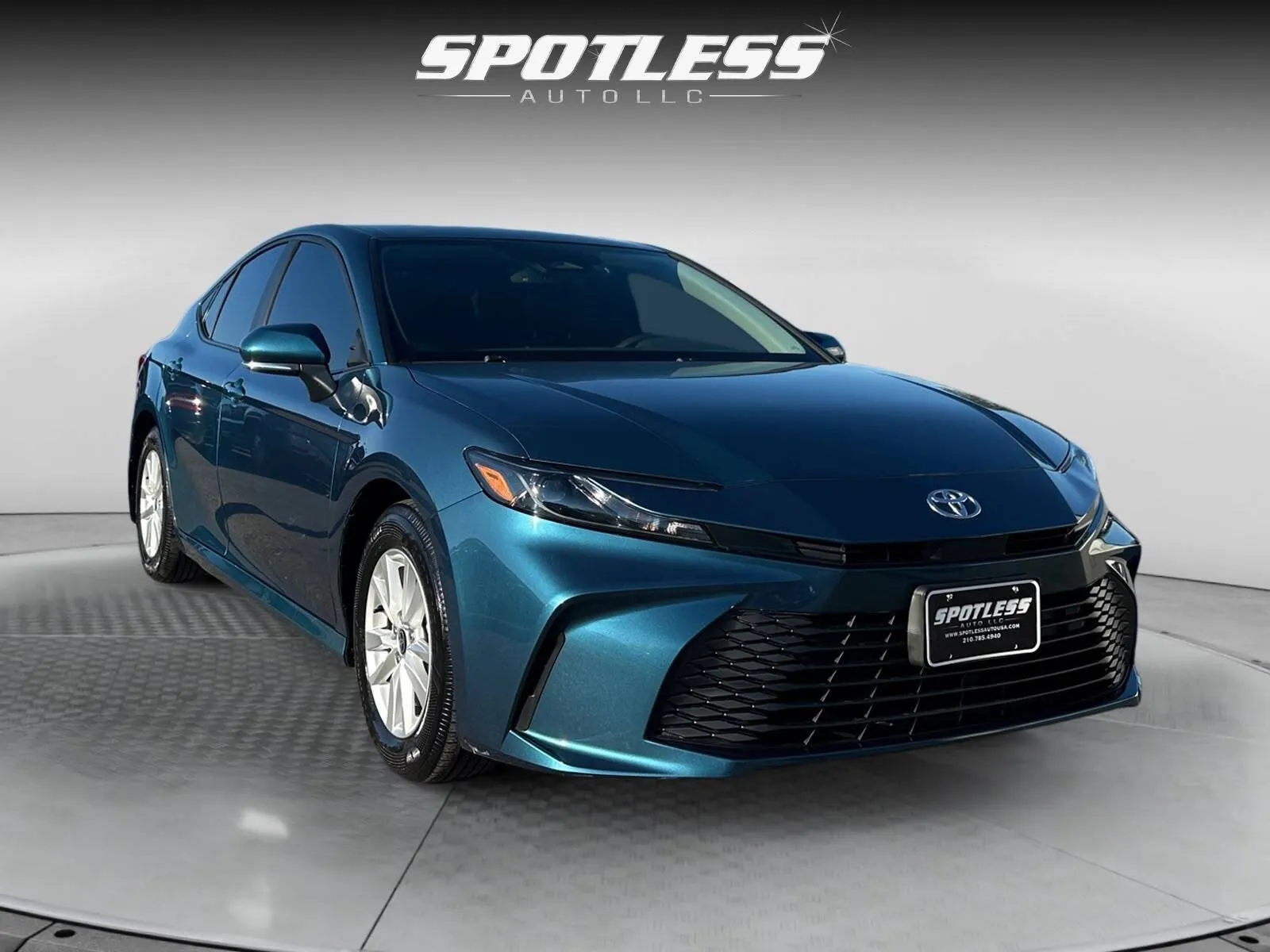Toyota Camry photo 11