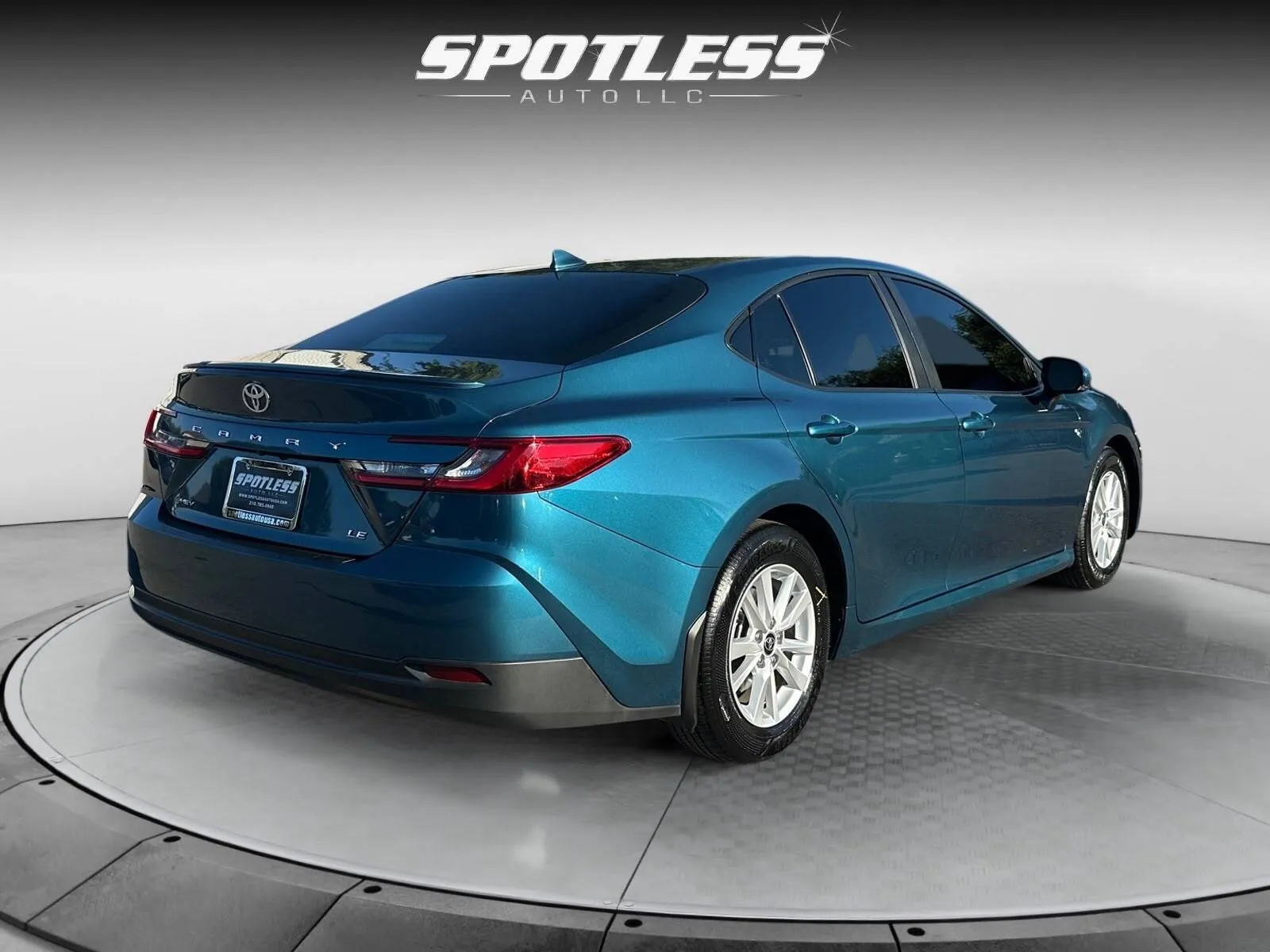 Toyota Camry photo 7