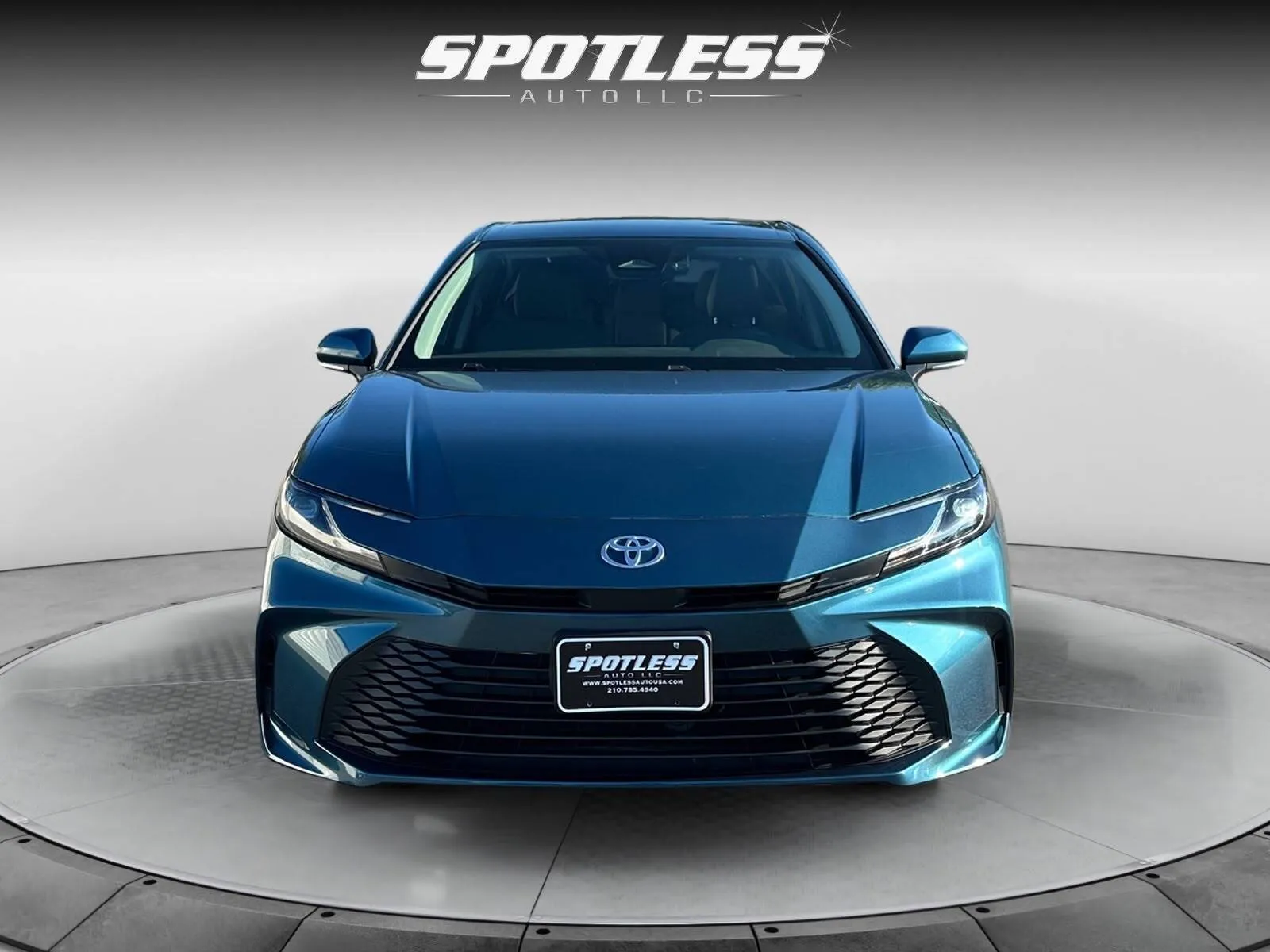 Toyota Camry photo 10