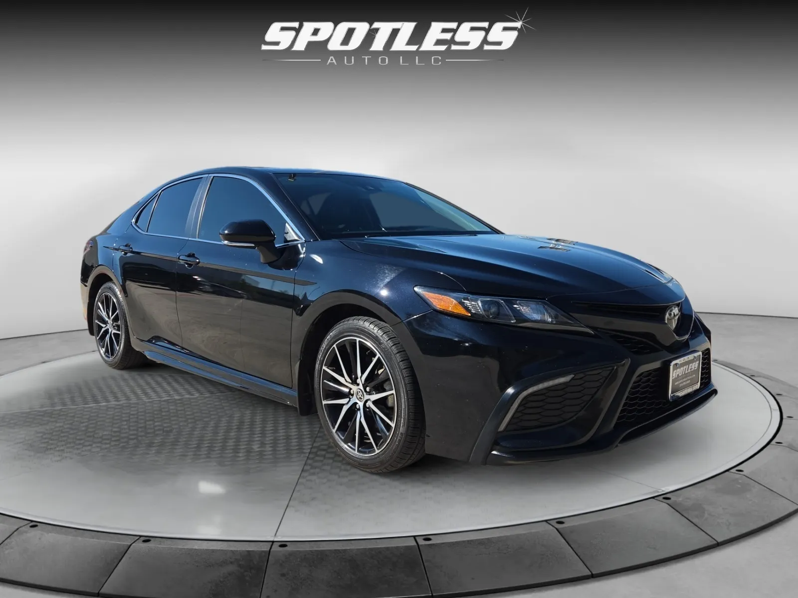 Toyota Camry photo 9