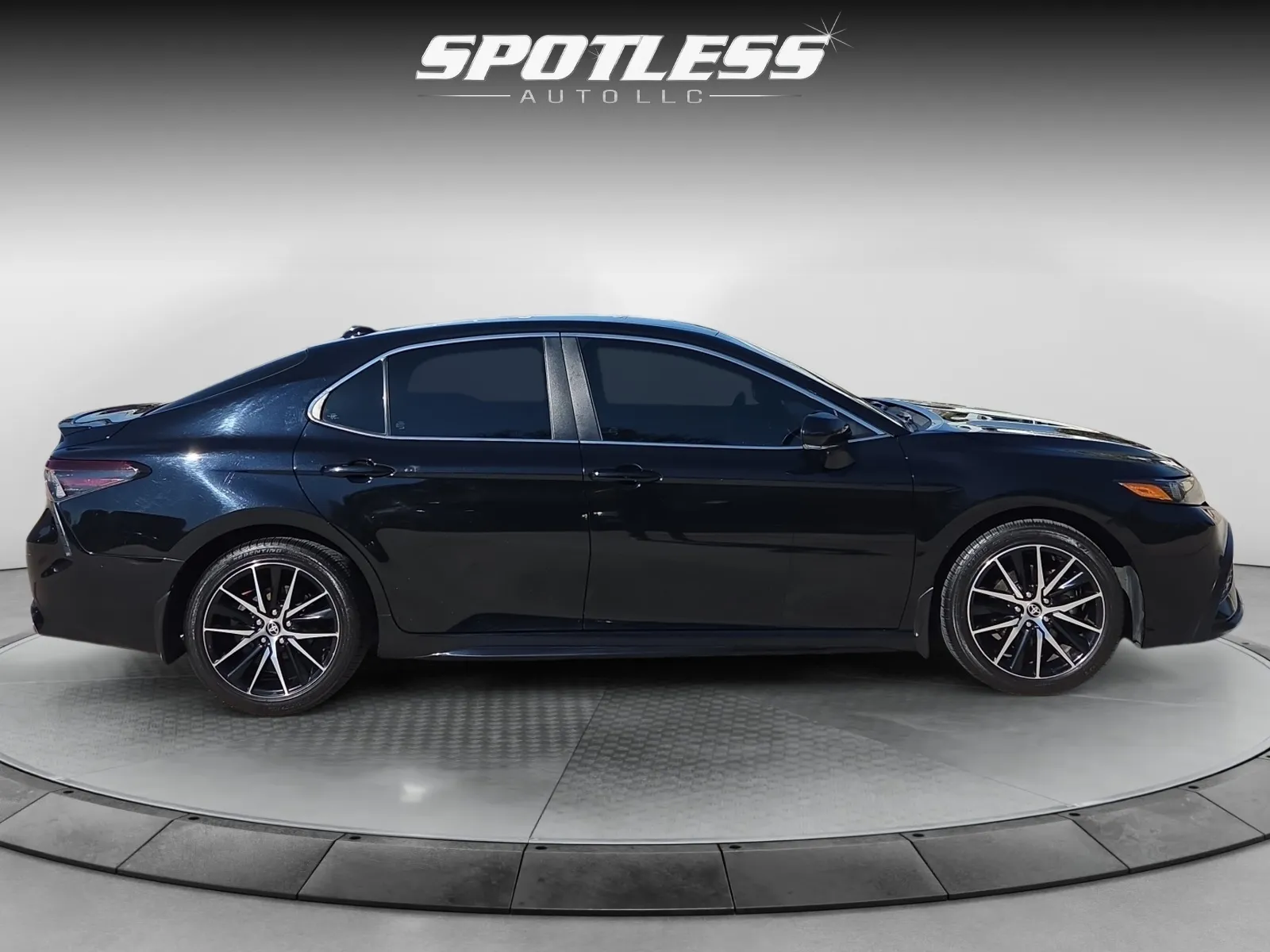Toyota Camry photo 8
