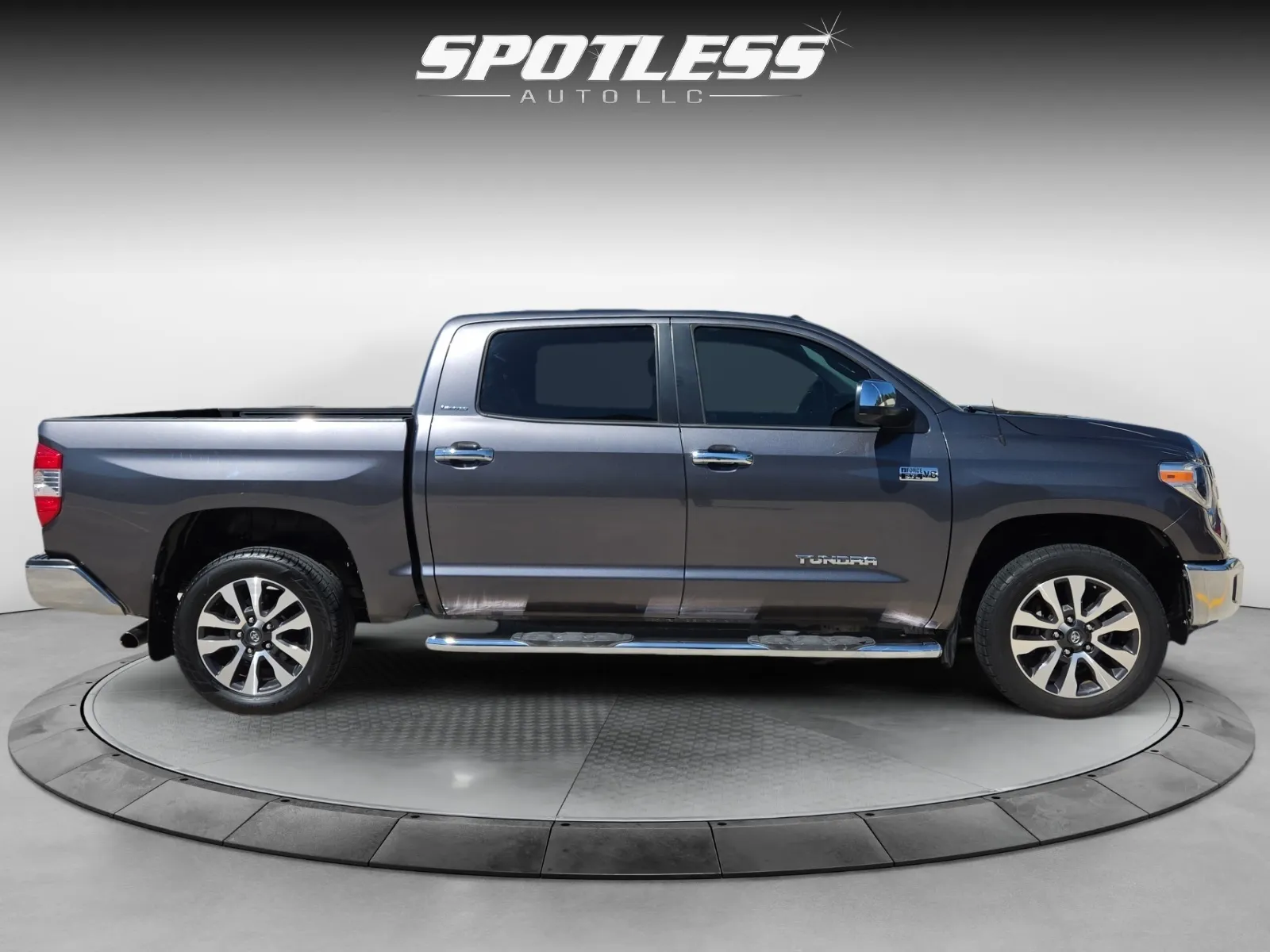 Toyota Tundra photo 8
