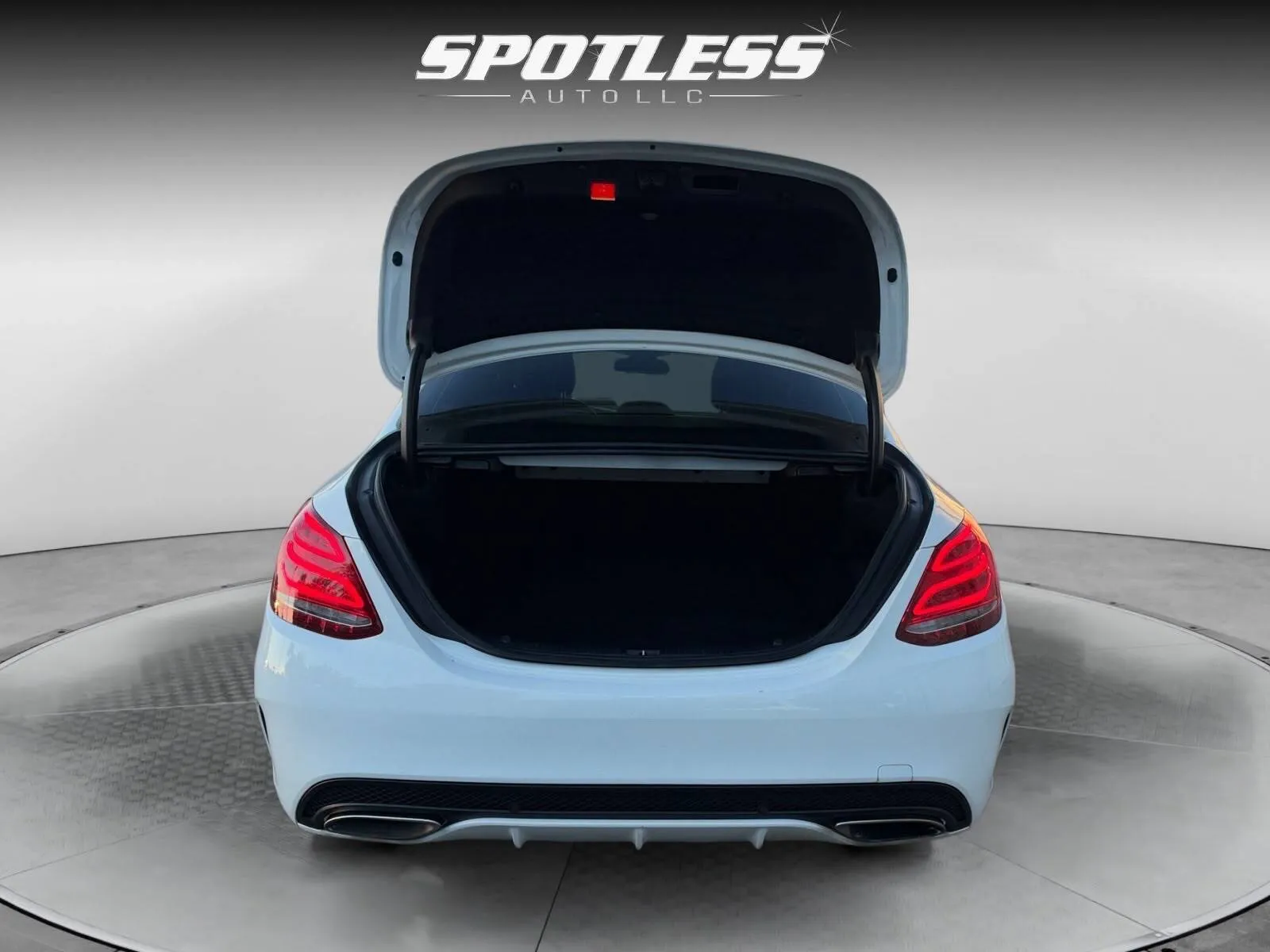 Mercedes-Benz C-Class photo 26
