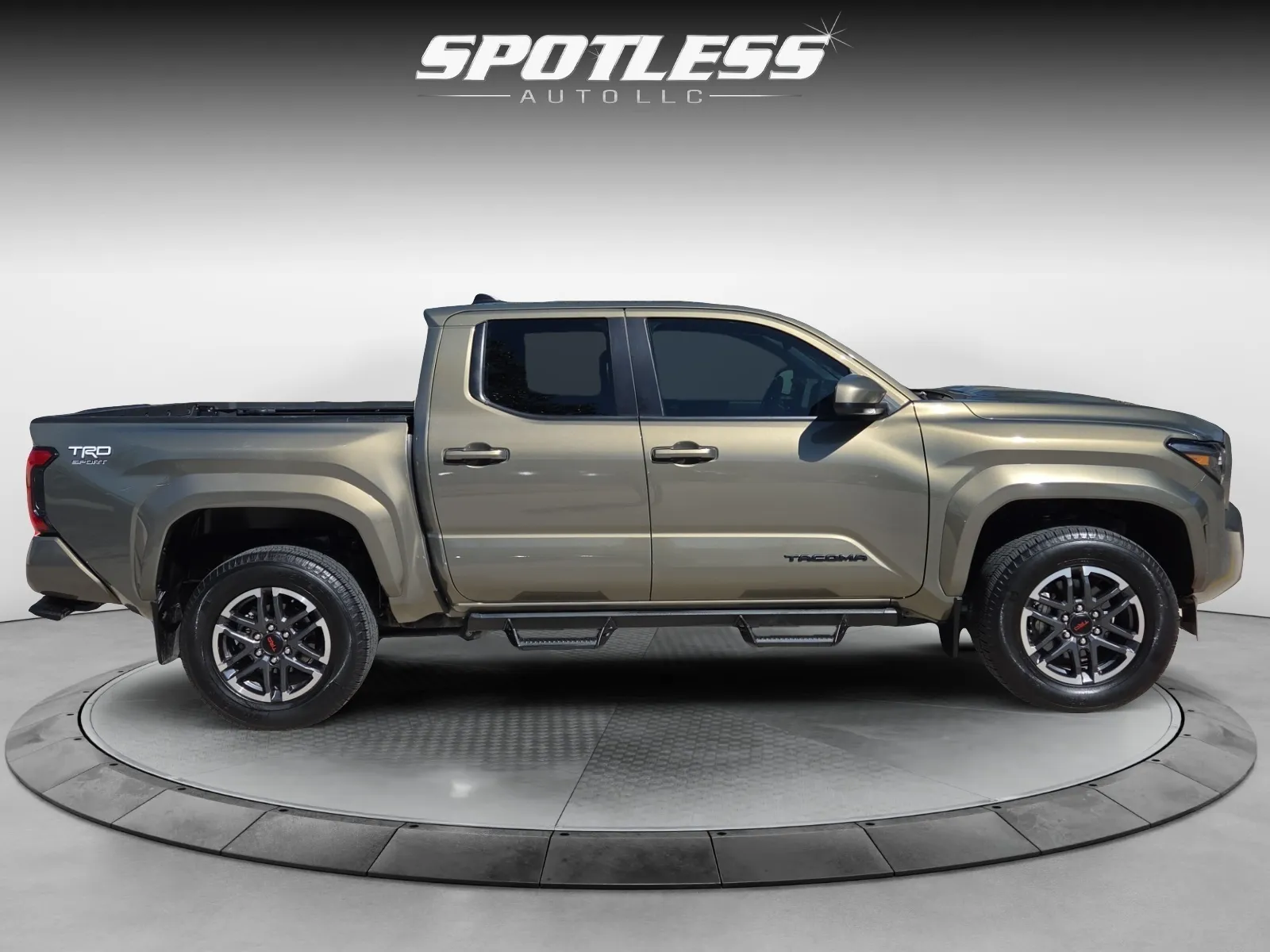 Toyota Tacoma photo 8