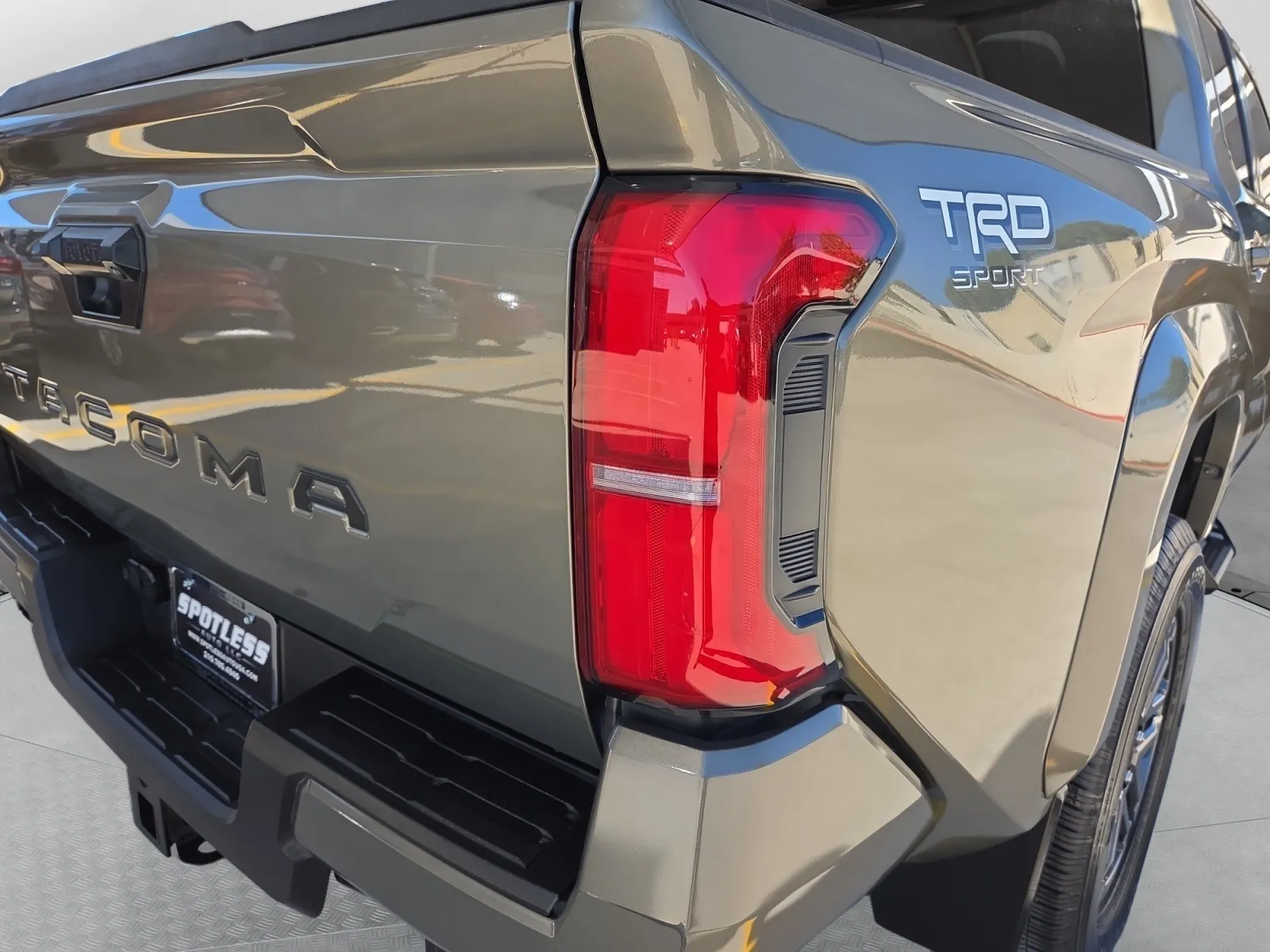 Toyota Tacoma photo 13