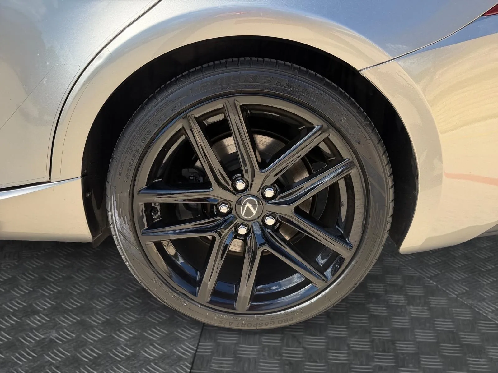 Lexus IS photo 15