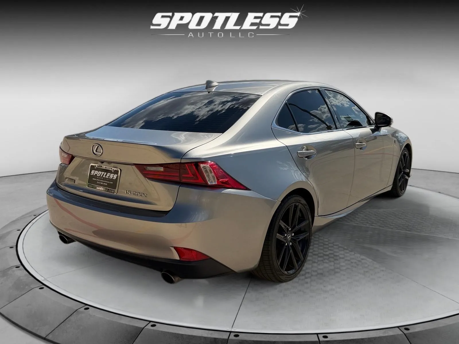 Lexus IS photo 7