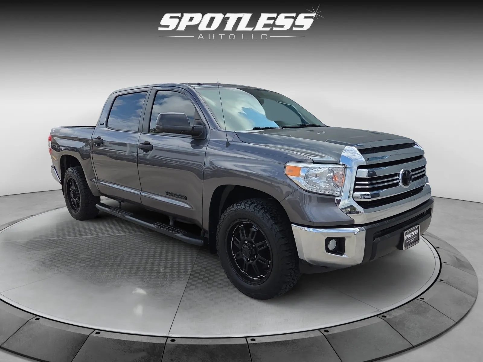 Toyota Tundra photo 9