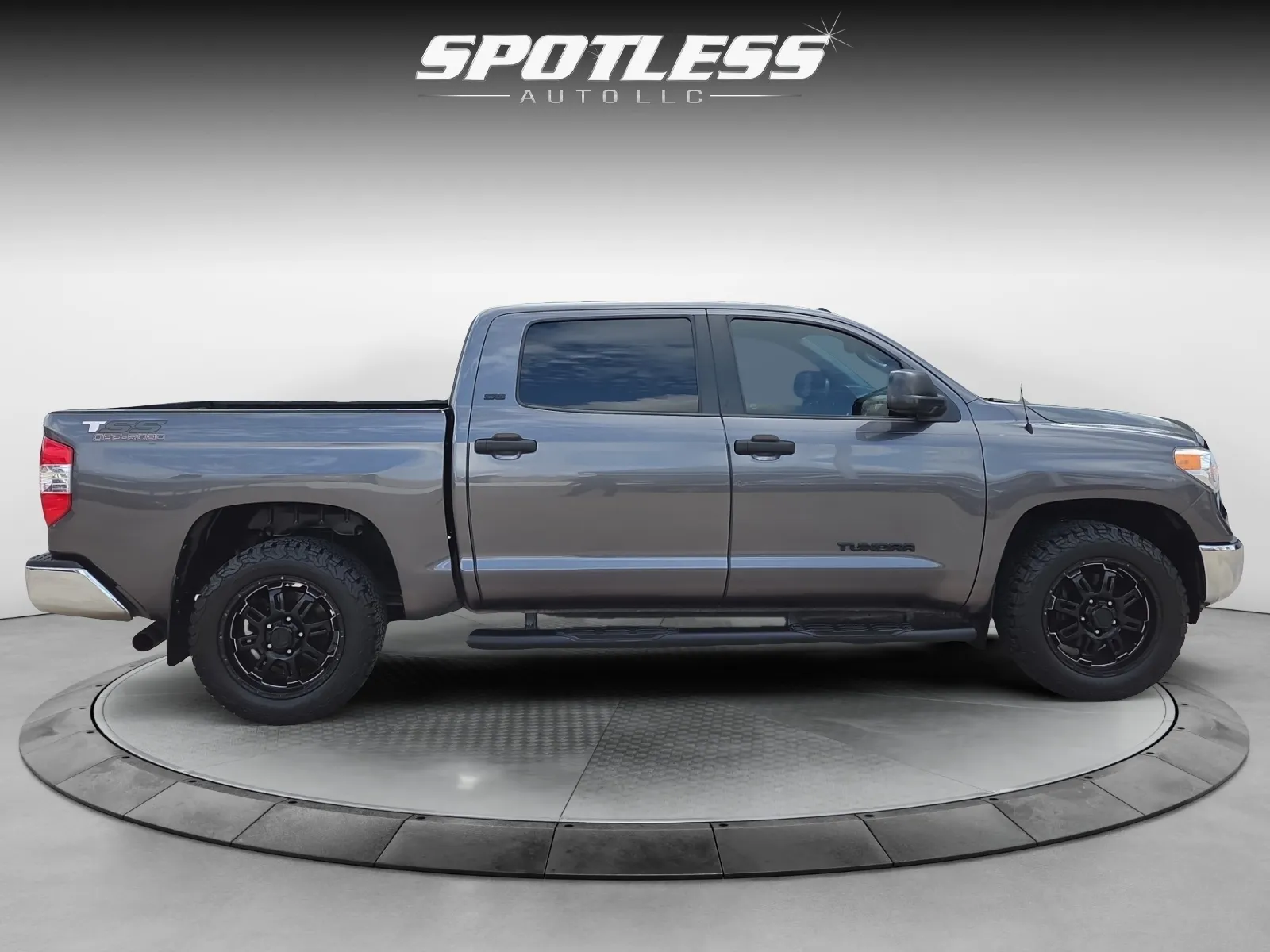 Toyota Tundra photo 8