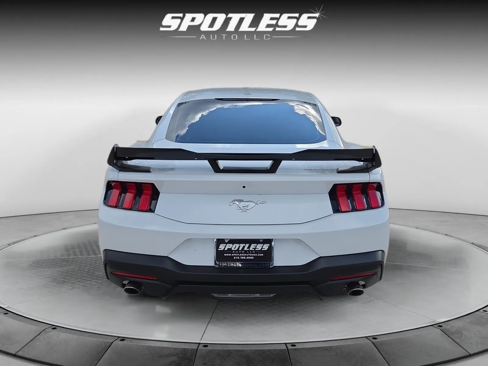 Ford Mustang photo 6
