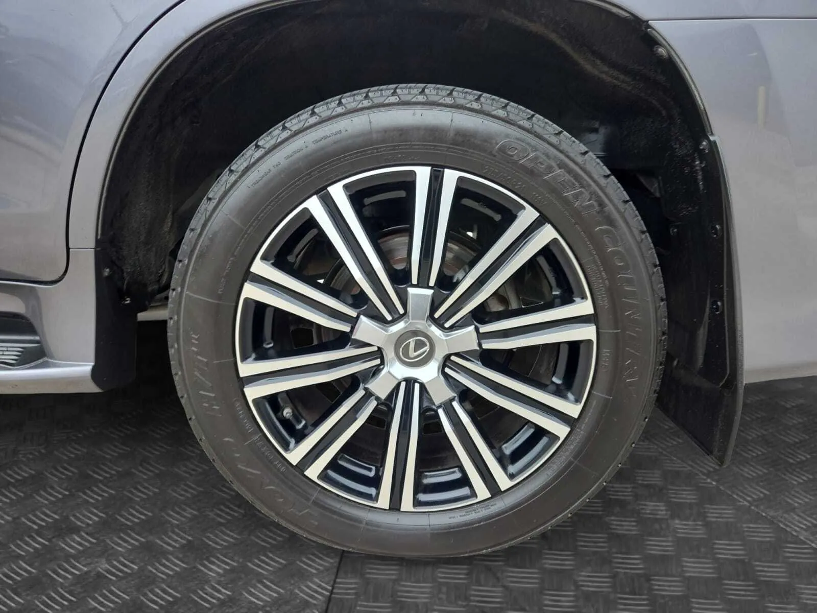 Lexus LX photo 15