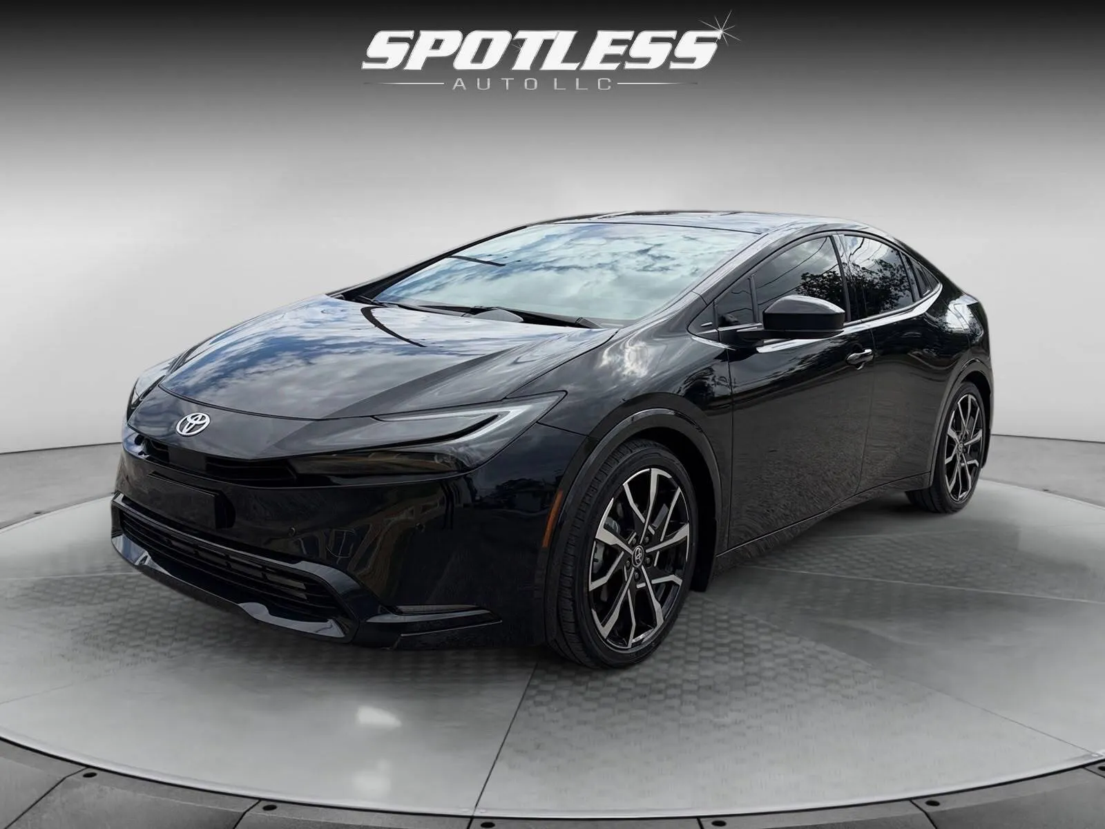 Toyota Prius photo 3