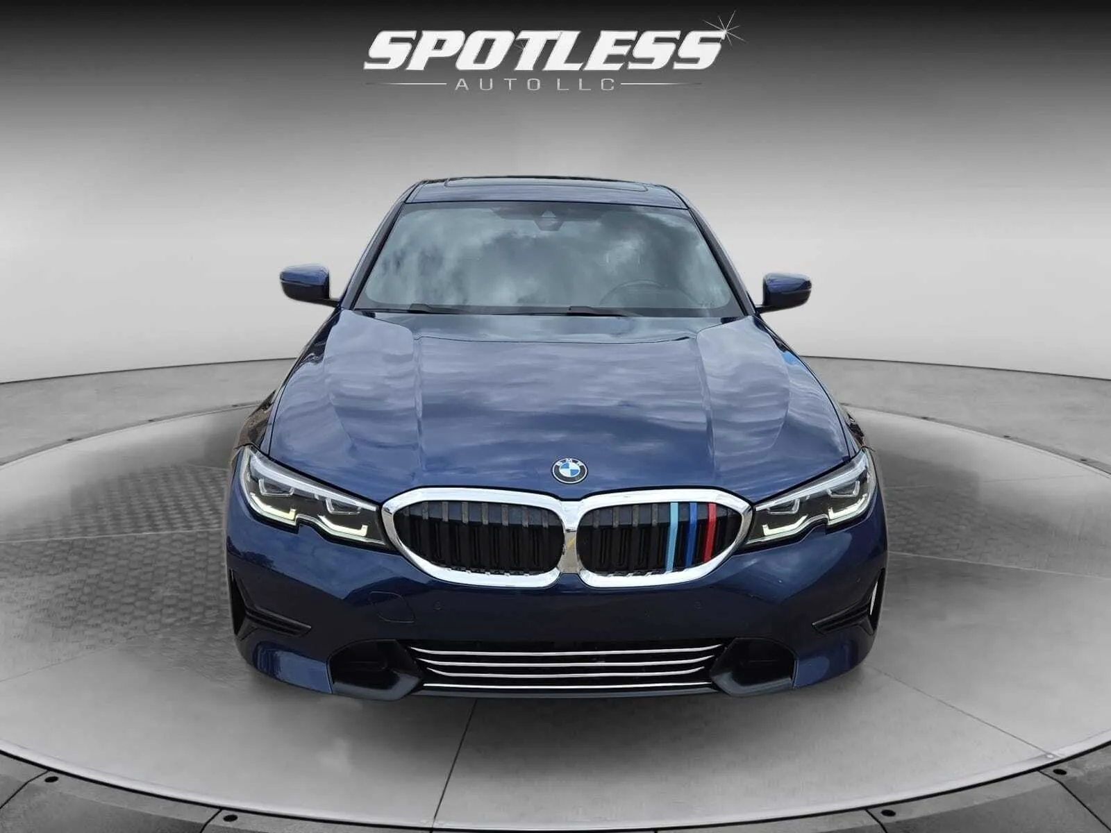 BMW 3 Series photo 5