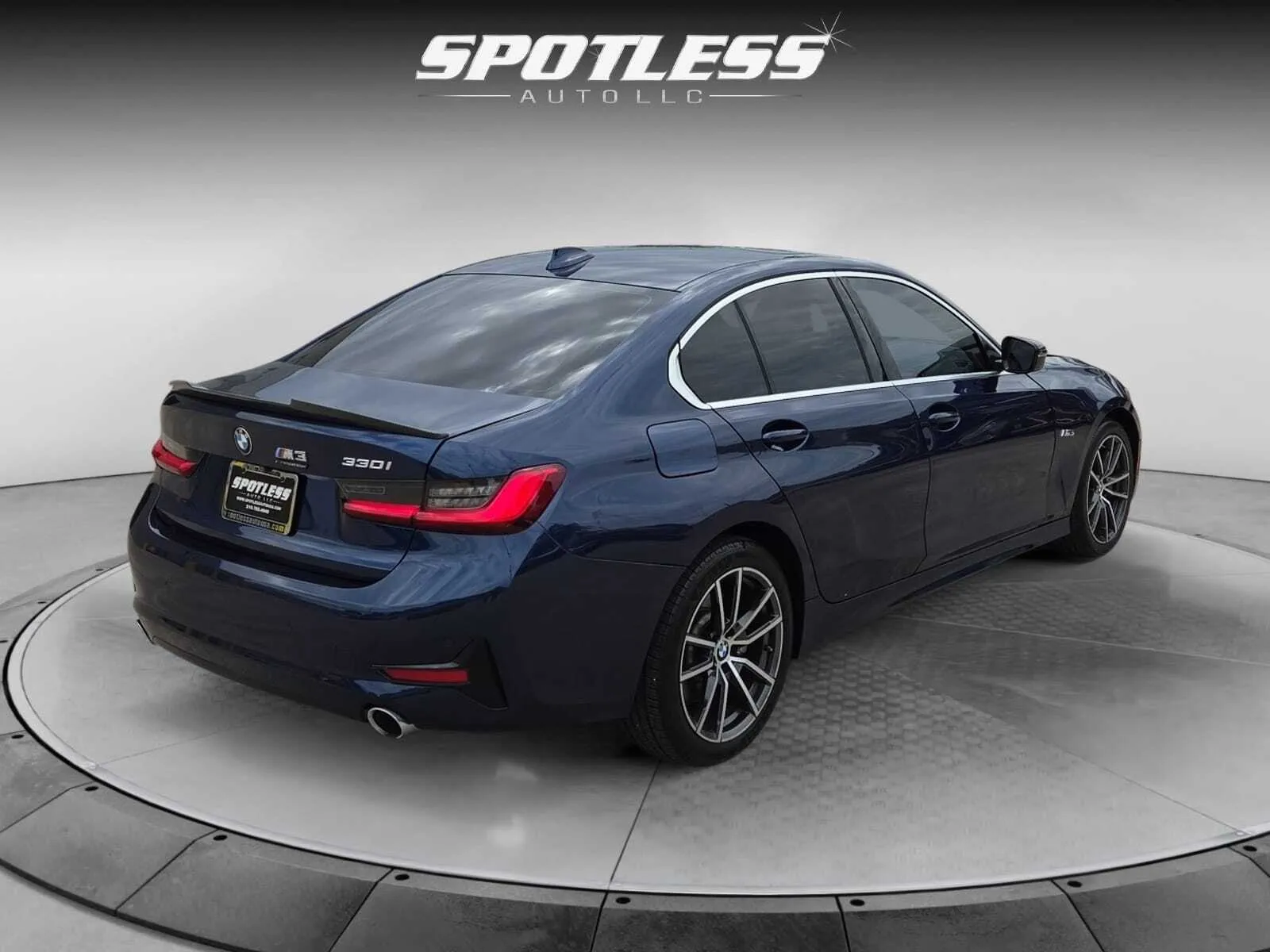 BMW 3 Series photo 9