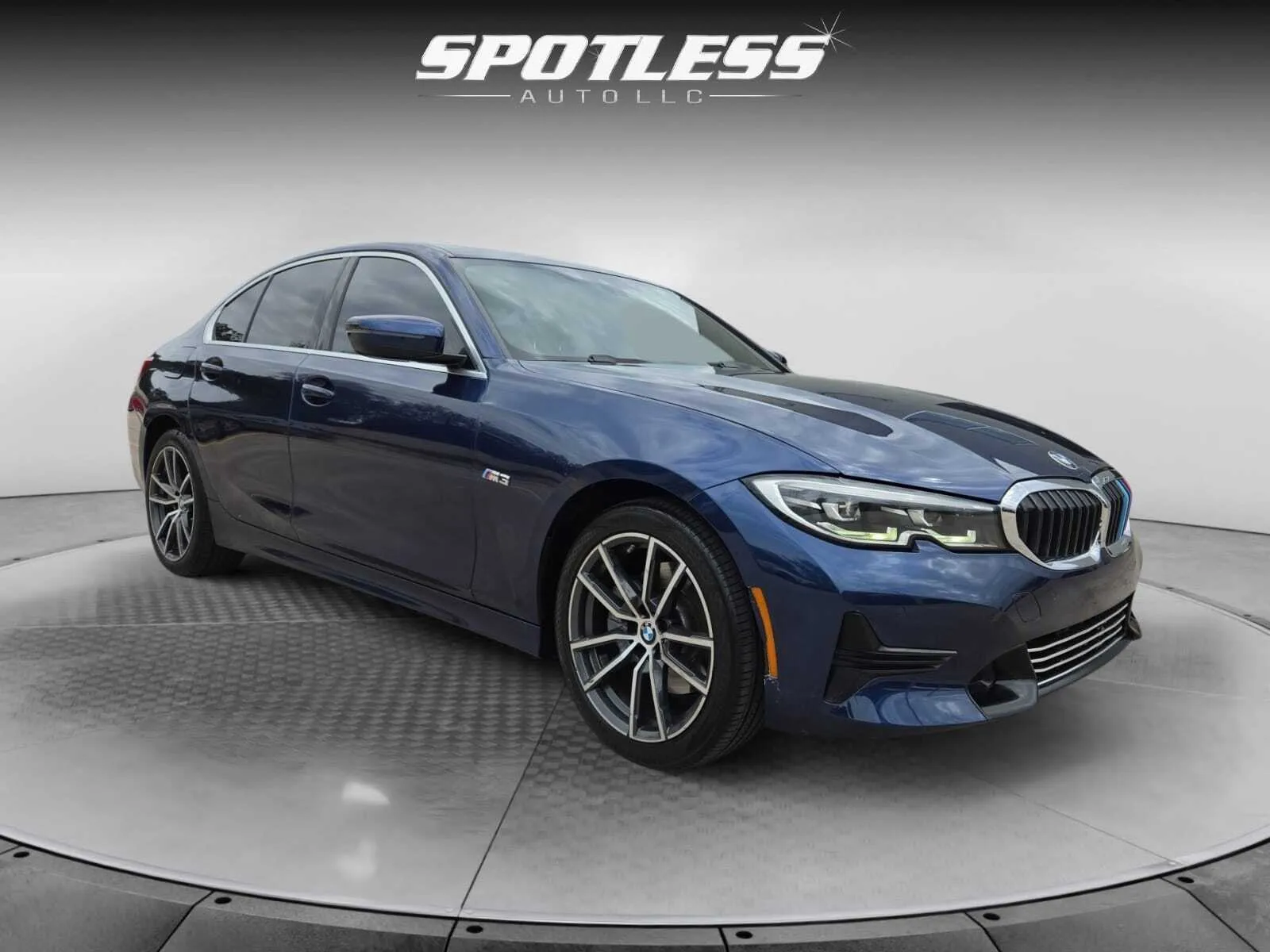 BMW 3 Series photo 11