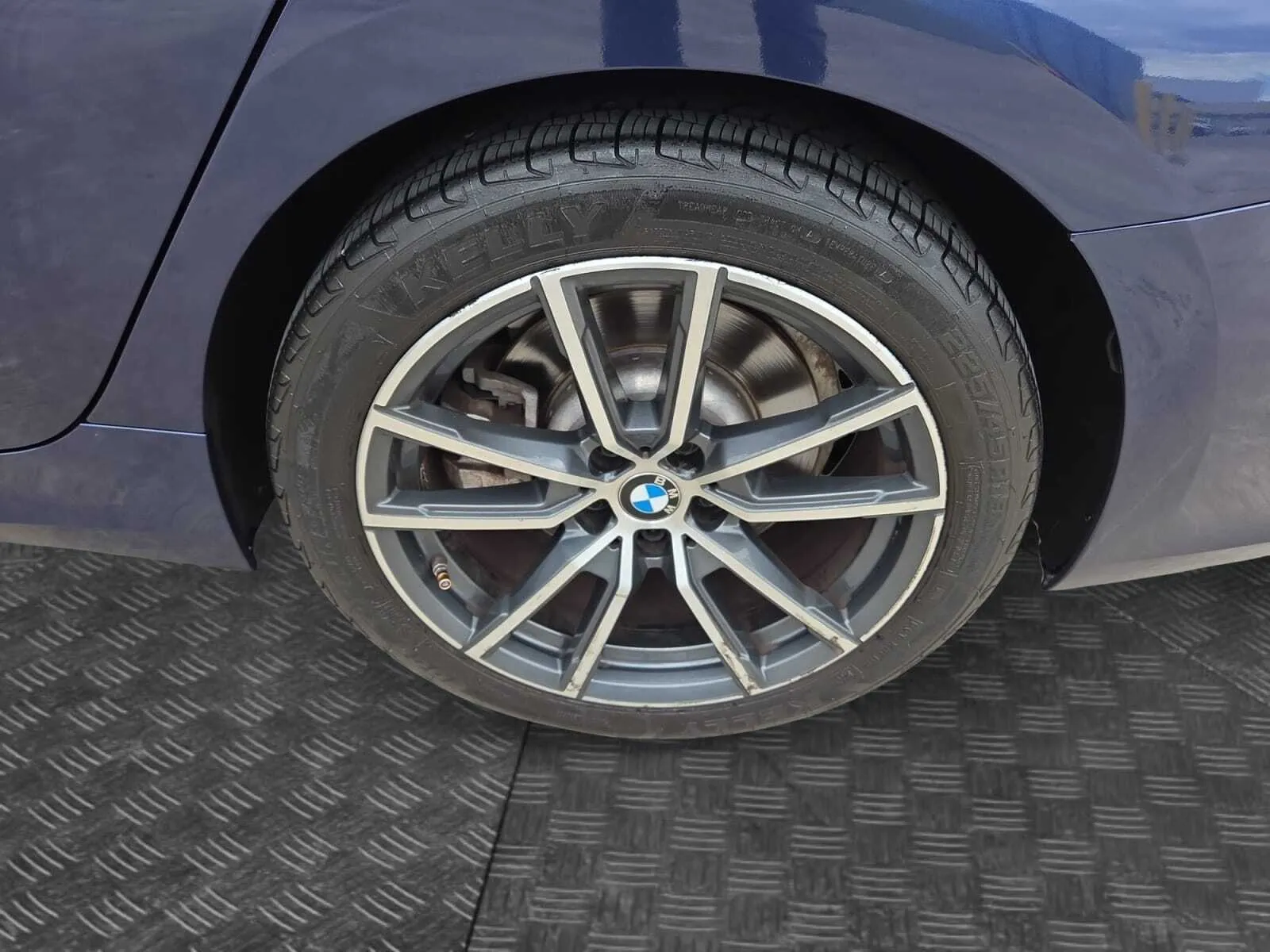 BMW 3 Series photo 14