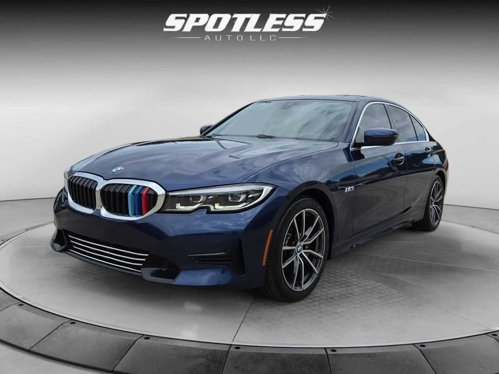 BMW 3 Series photo 10