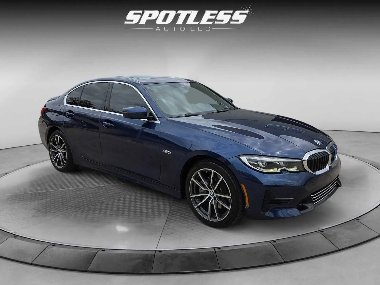 BMW 3 Series photo 7