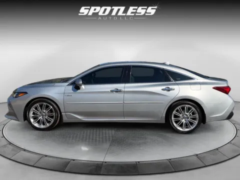 More photos of 2021 Toyota Avalon Hybrid Limited at Spotless Auto I-10, TX
