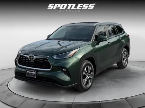 Green 2023 Toyota Highlander XLE for sale in San Antonio, TX