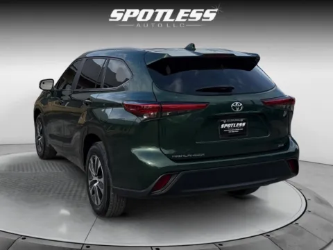 More photos of 2023 Toyota Highlander XLE at Spotless Auto I-10, TX