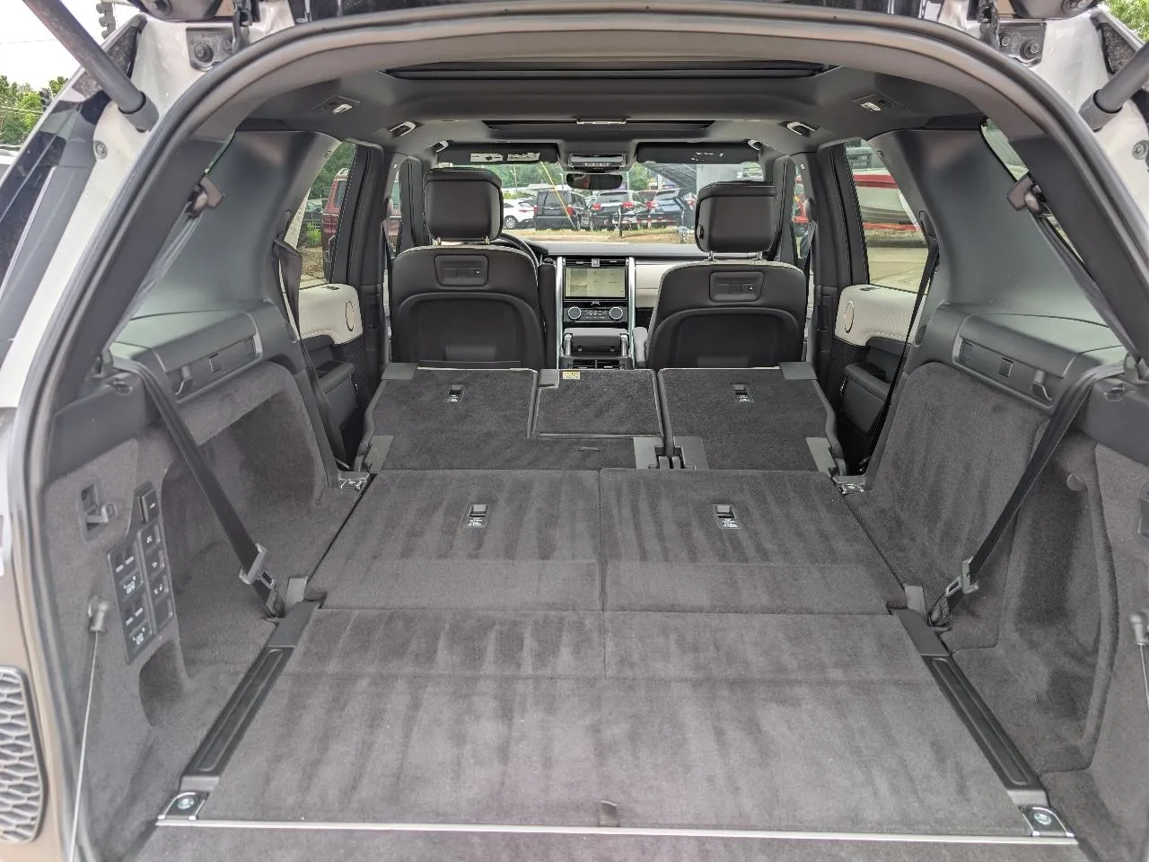 2023 Land Rover Discovery HSE R Dynamic - Photo 12
