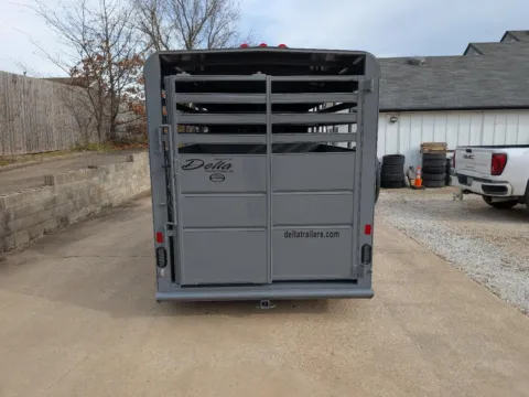 More photos of 2025 DELTA MANUFACTURING 500 ES 16' HORSE TRAILER at Taylor Auto Sales, Inc., AR
