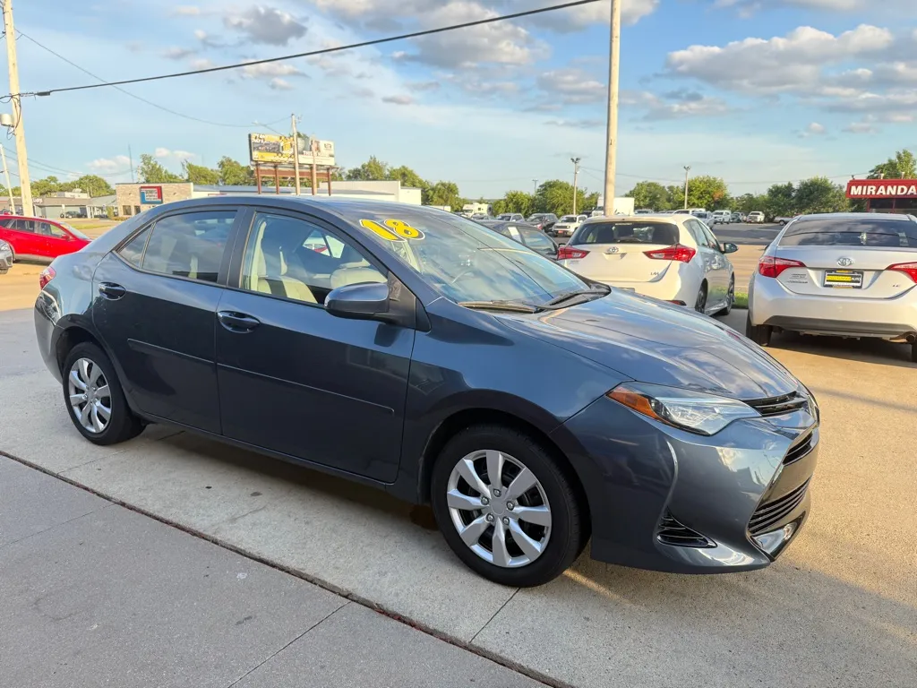 Blue 2018 TOYOTA COROLLA LE for sale in Cedar Rapids, IA