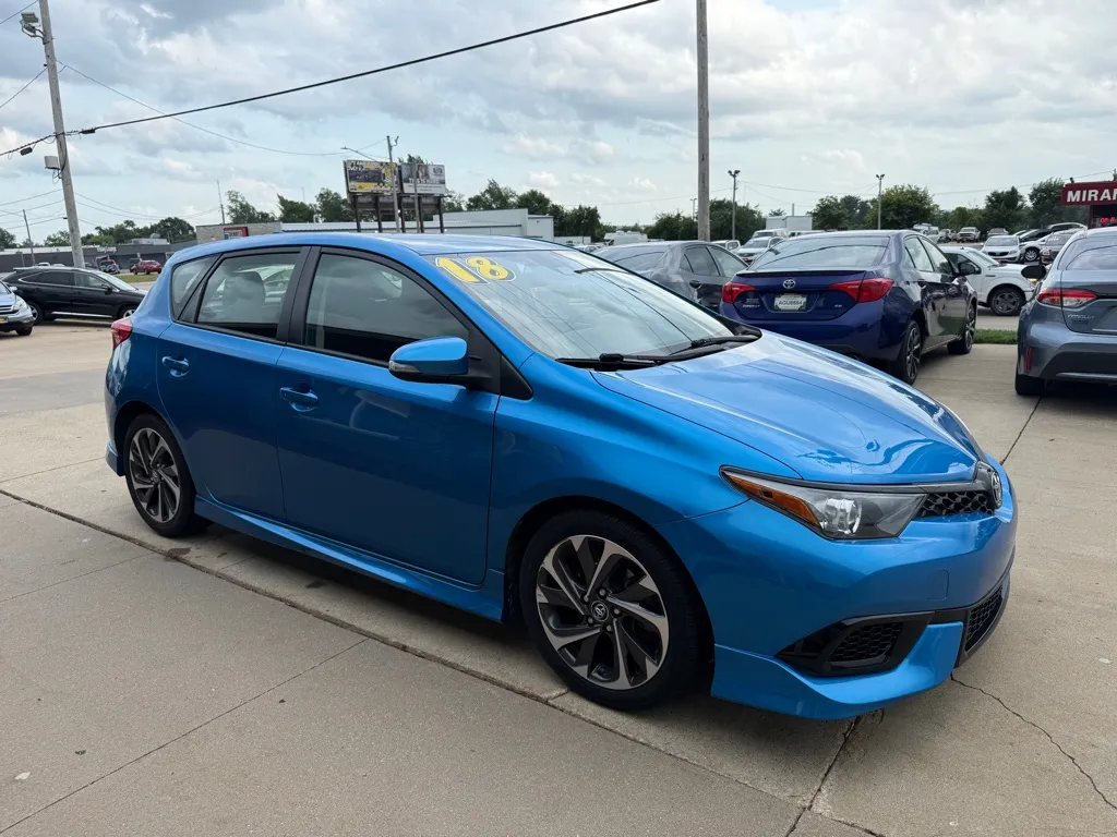 Blue 2018 TOYOTA COROLLA IM for sale in Cedar Rapids, IA