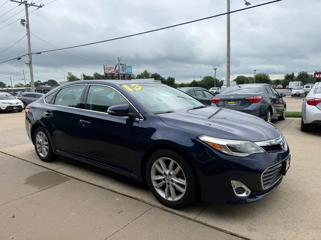 Blue 2013 TOYOTA AVALON XLE for sale in Cedar Rapids, IA