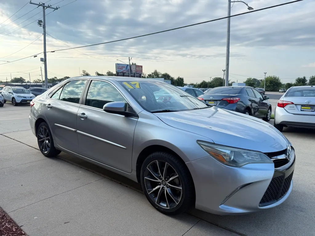 Silver 2017 TOYOTA CAMRY XSE for sale in Cedar Rapids, IA