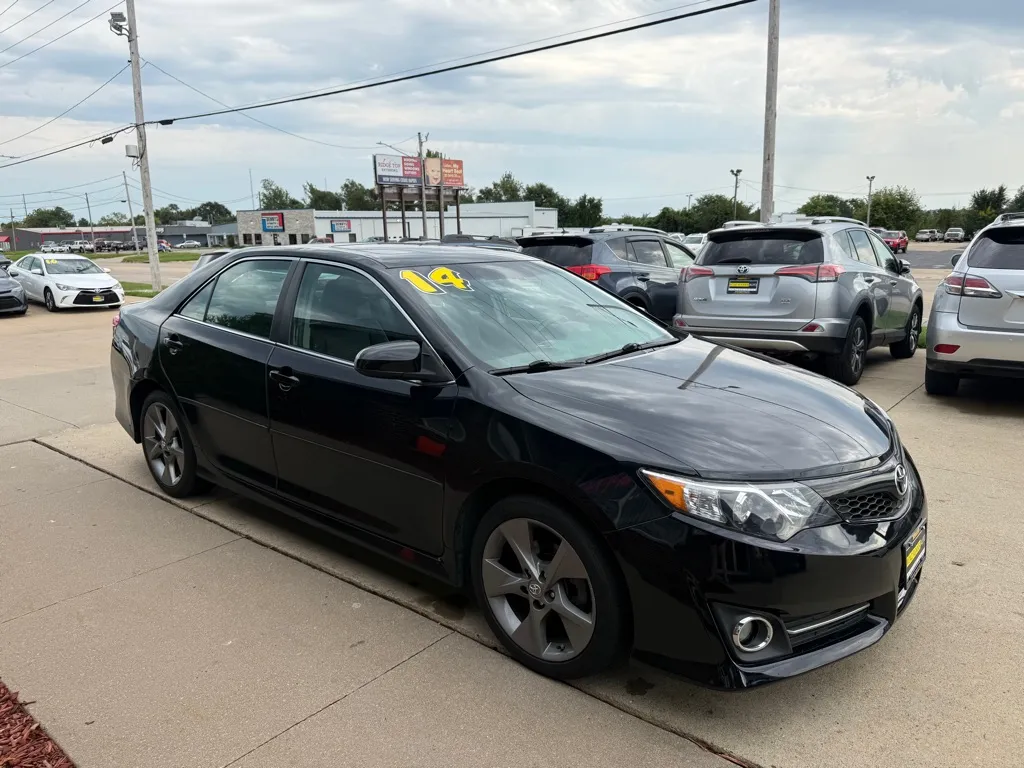 Black 2014 TOYOTA CAMRY SE SPORT for sale in Cedar Rapids, IA