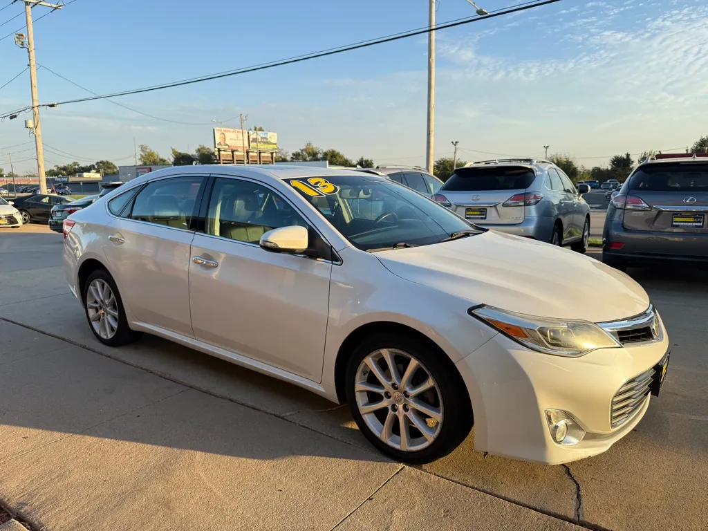 White 2013 TOYOTA AVALON LIMITED for sale in Cedar Rapids, IA