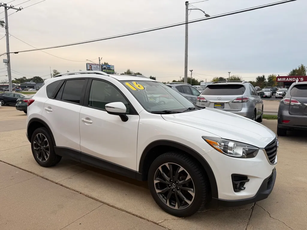 White 2016 MAZDA CX-5 GRAND TOURING for sale in Cedar Rapids, IA