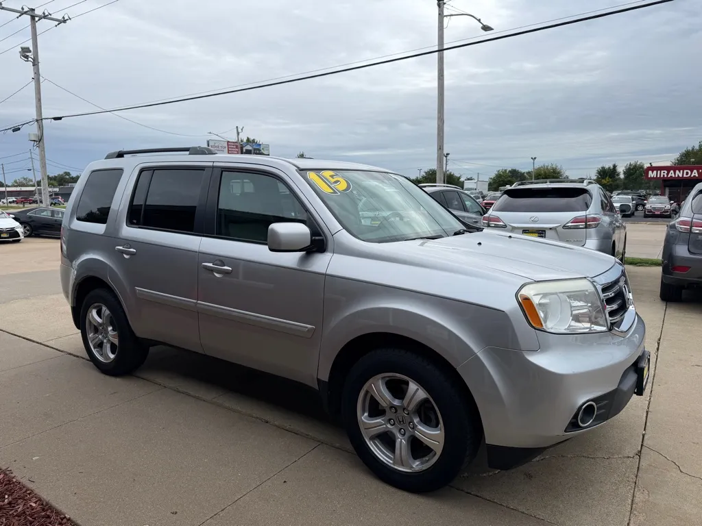 Silver 2015 HONDA PILOT EXL for sale in Cedar Rapids, IA